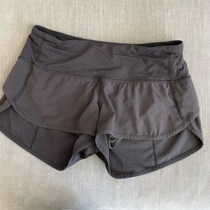 LULULEMON SPEED SHORTS. SIZE 4.